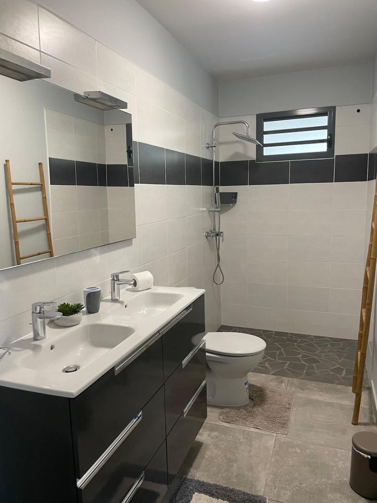 Villa Karib Hibiscus Le Gosier  Bagian luar foto